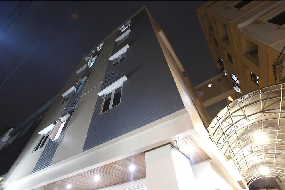 Newton Residence Джакарта Екстериор снимка