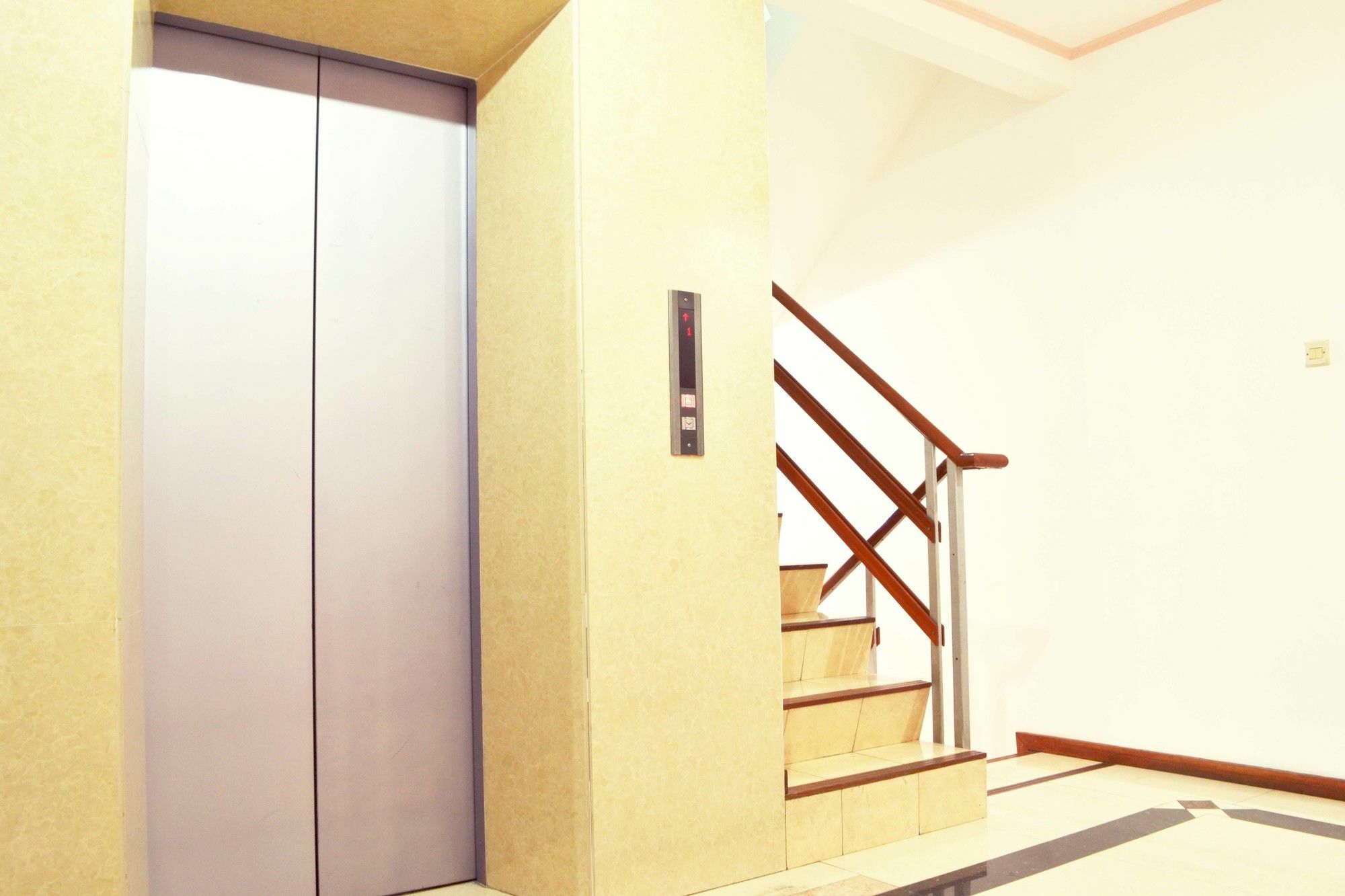 Newton Residence Джакарта Екстериор снимка